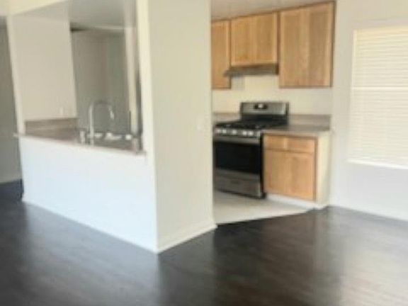 5th image of 1735 Peyton Ave #205