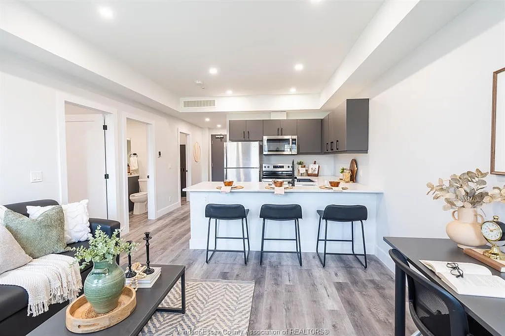 2 bed, $2,000 — Photo 3