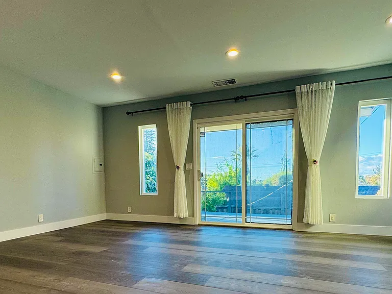 419 Pomona Ave — Photo 9