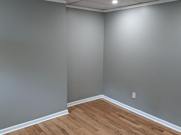 5th image of 313.5 Walnut St W
