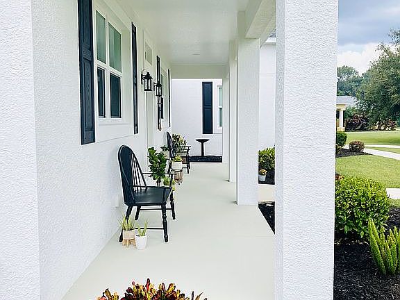 LARGE FRONT PORCH