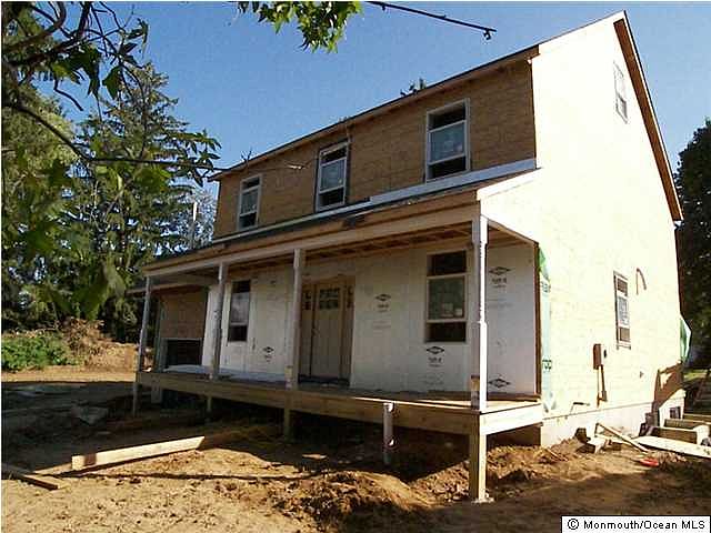 2nd image of 105 Chestnut St