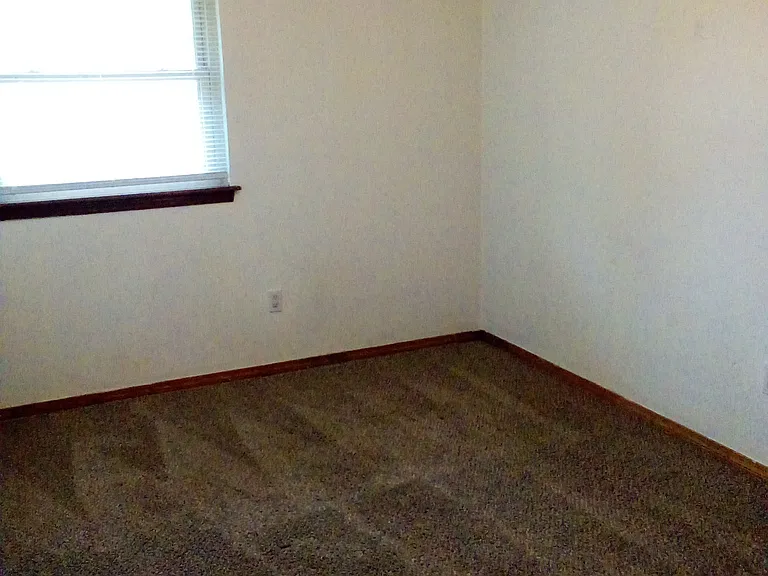 312 E Cedar Ln — Photo 18