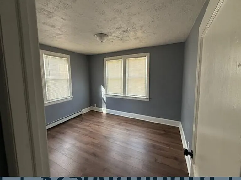 565 E Elm St #1 — Photo 4