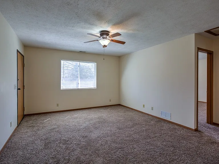 404 Chestnut Dr — Photo 38