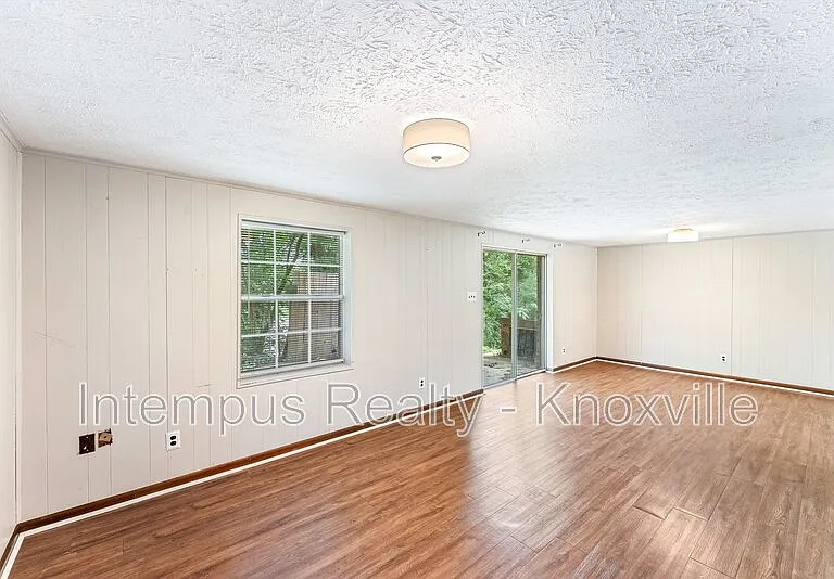 8738 Gleason Dr — Photo 10