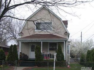 82 William St, Hempstead, NY 11550