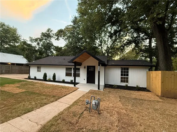 85 Bois D Arc St, Farmington, AR 72730