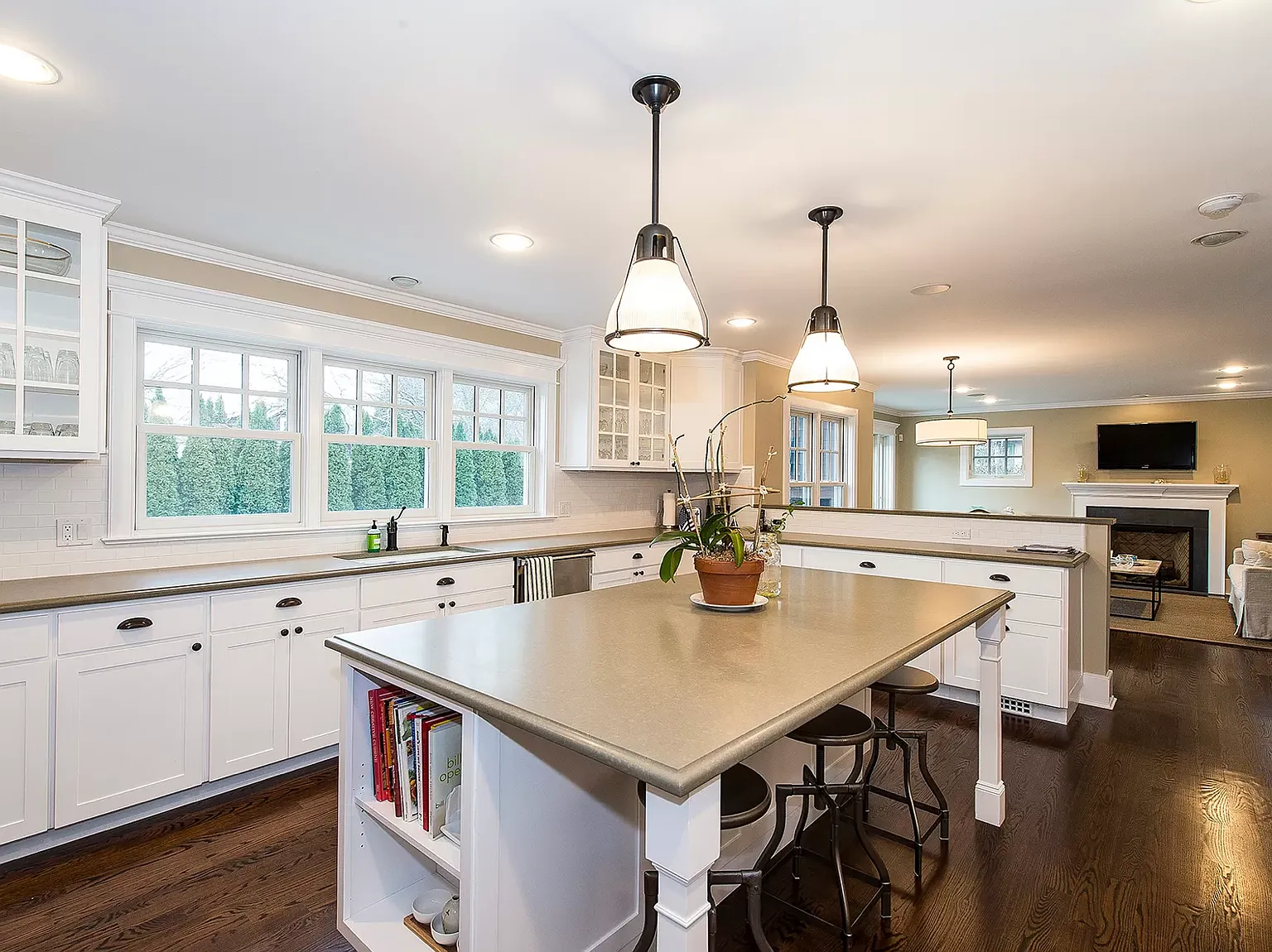 4 Bedroom Village Rental — Photo 2