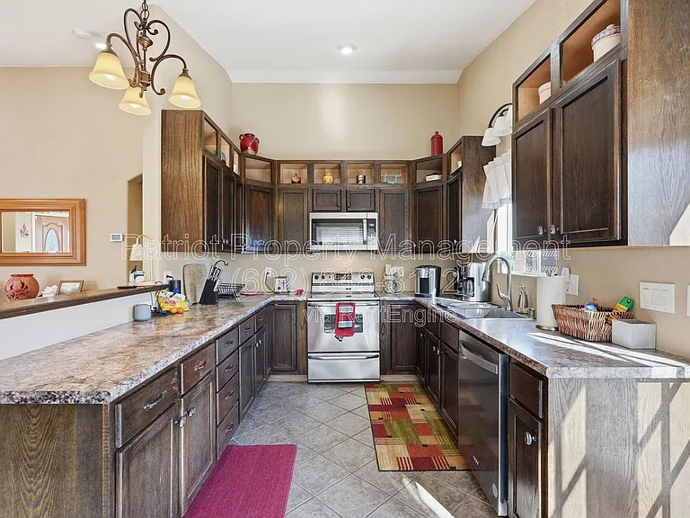 8629 W Echo Ln — Photo 8