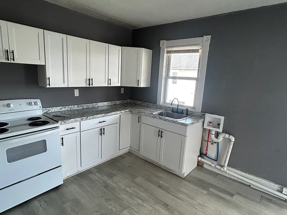 615-617 Fellows Ave #615