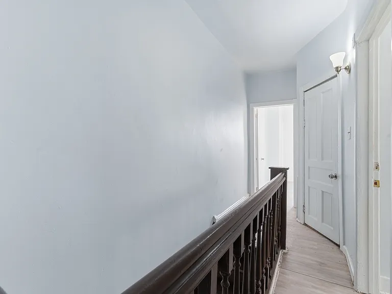 862 E Cornwall St — Photo 15