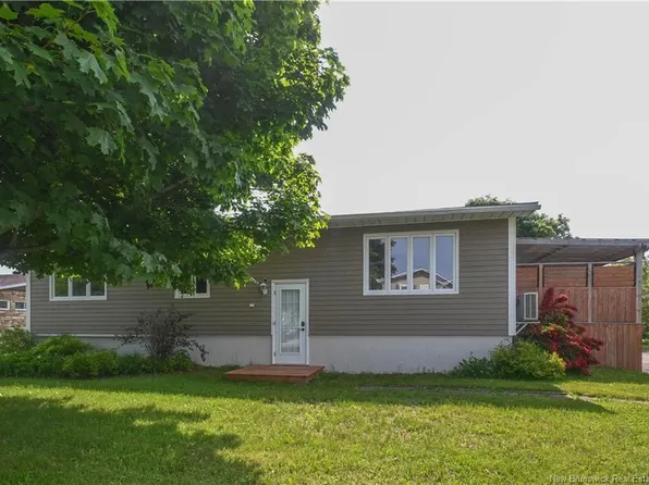 174 Bellefeuille St, Shippagan, NB E8S 1G7