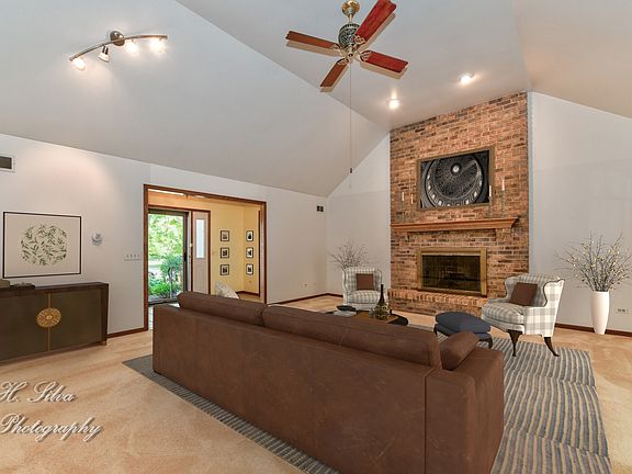 3rd image of 962 Duvall Dr