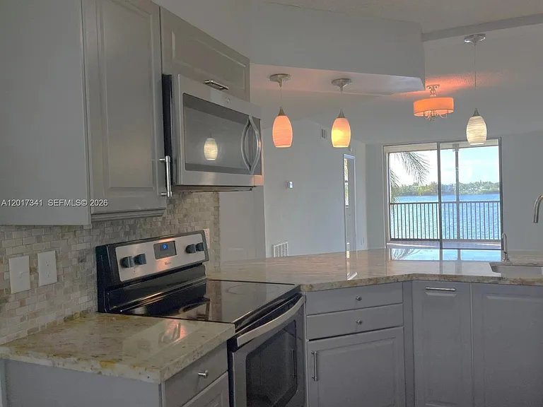 117 Lake Emerald Dr #308 — Photo 8