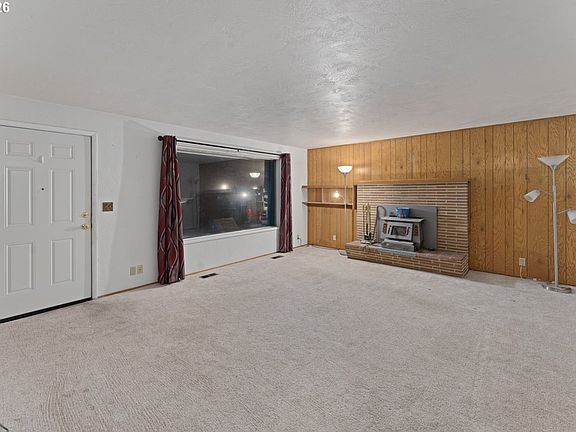 4th image of 212 Hayden Bridge Way