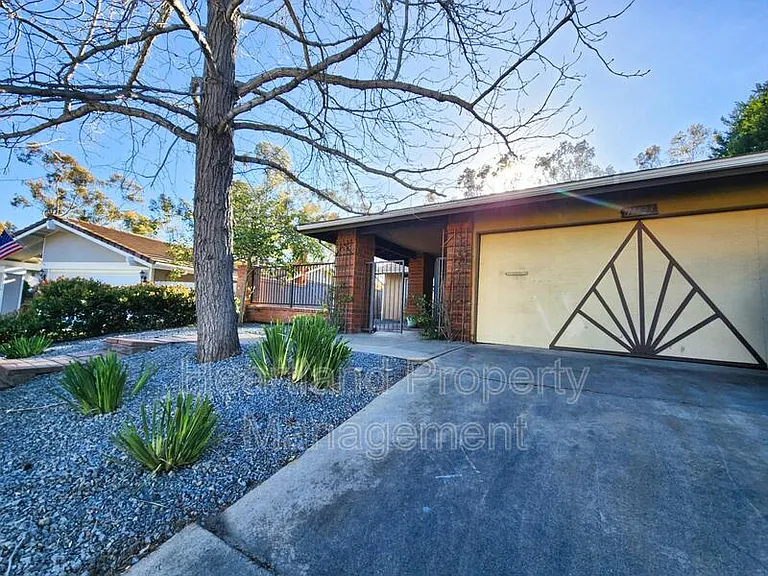 11323 Tribuna Ave — Photo 1