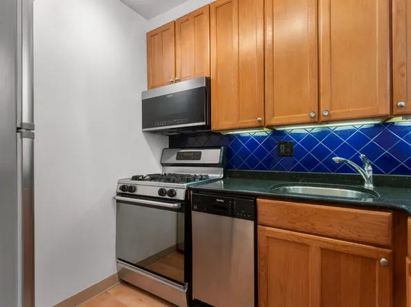 689 Ft Washington Avenue image 7 of 17