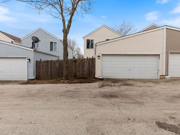 947 Four Seasons Blvd, Aurora, IL 60504