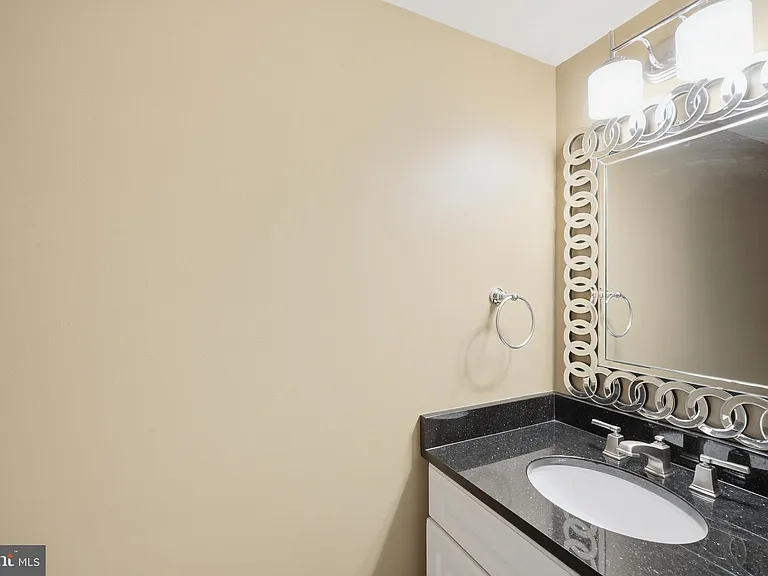 9904 Hall Rd — Photo 26