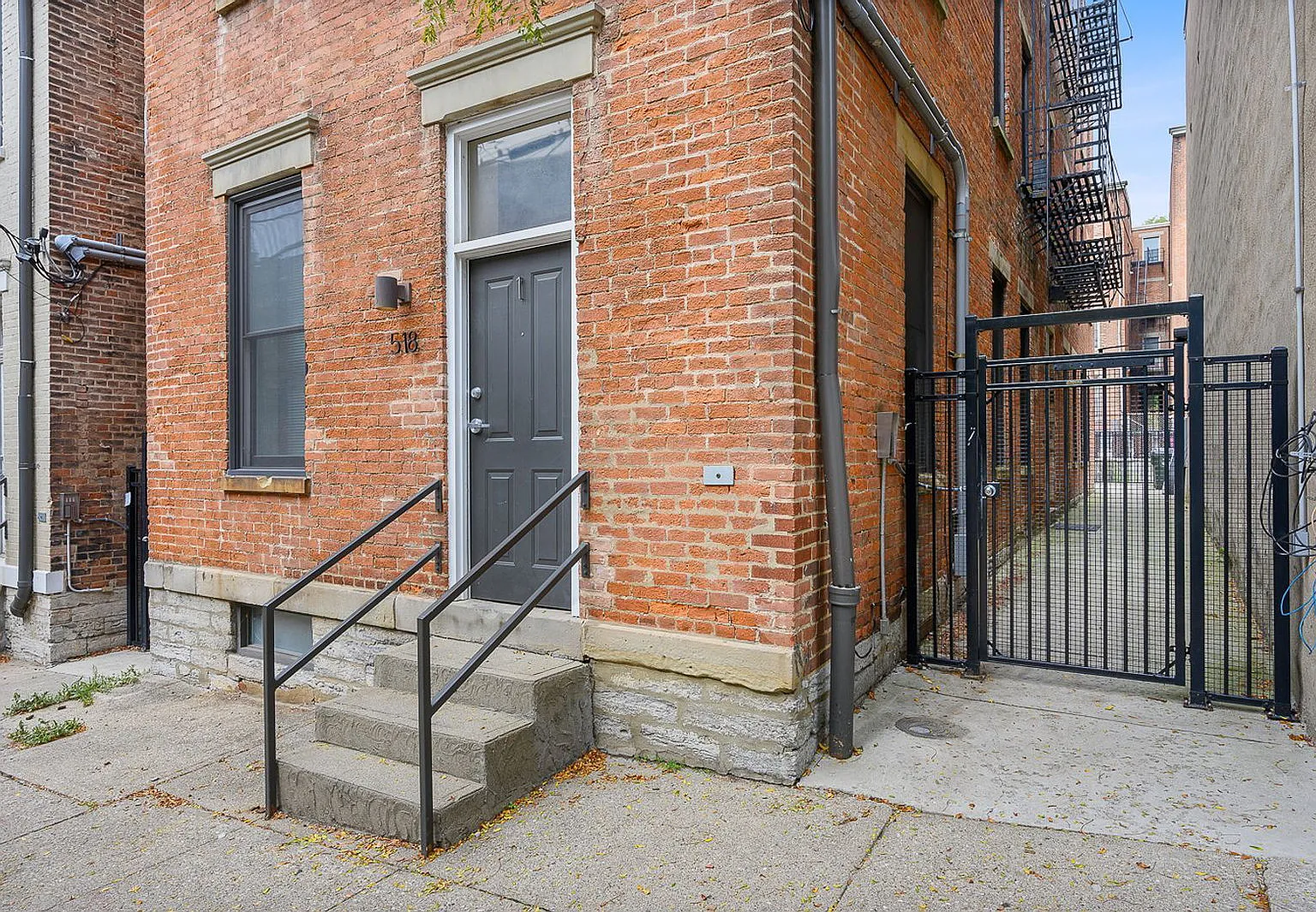 2 bed, 1.5 bath, 1380 sqft, $1,895 — Photo 2