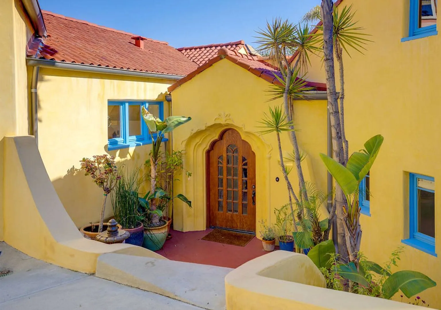 Glorious Gated Private 3 bed/ 3 bath Furnished Spanish Villa with Pool and Hot Tub in the Heart o... — Photo 3