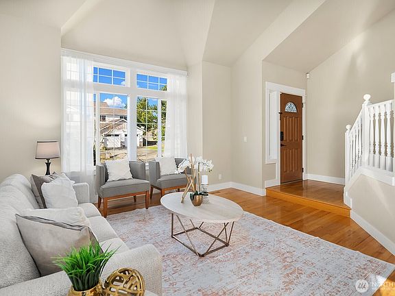 5th image of 3409 Broadmoor Drive NE