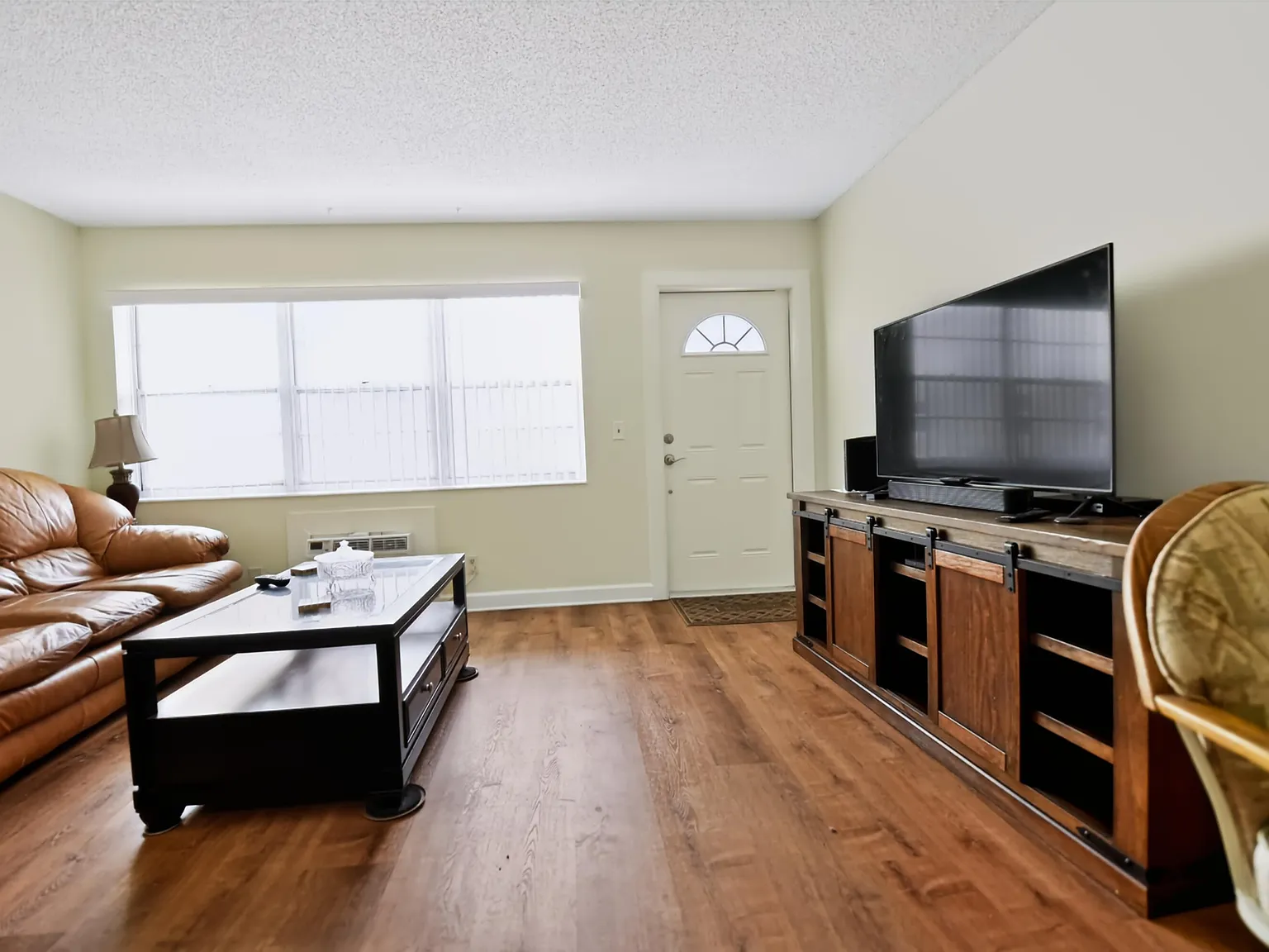 1 bed, 1.0 bath, 660 sqft, $1,400 — Photo 2