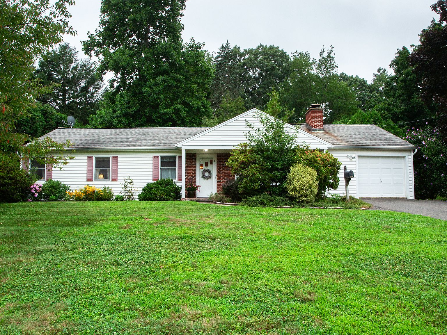 7 Meadow Farms Road, West Hartford, CT 06107 | Zillow