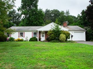 7 Meadow Farms Rd, West Hartford, CT 06107