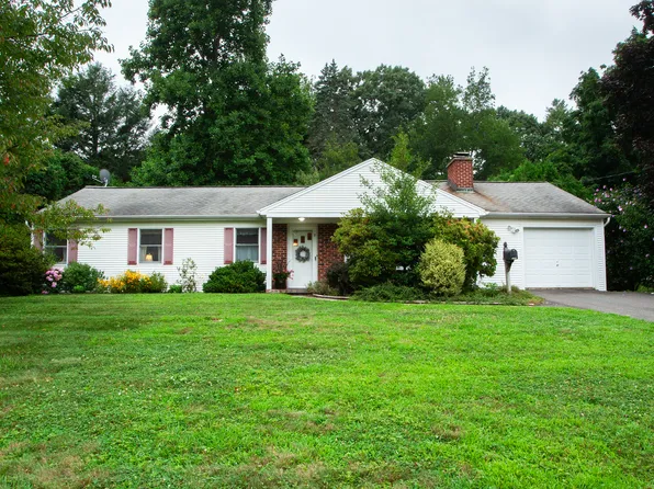 7 Meadow Farms Road, West Hartford, CT 06107