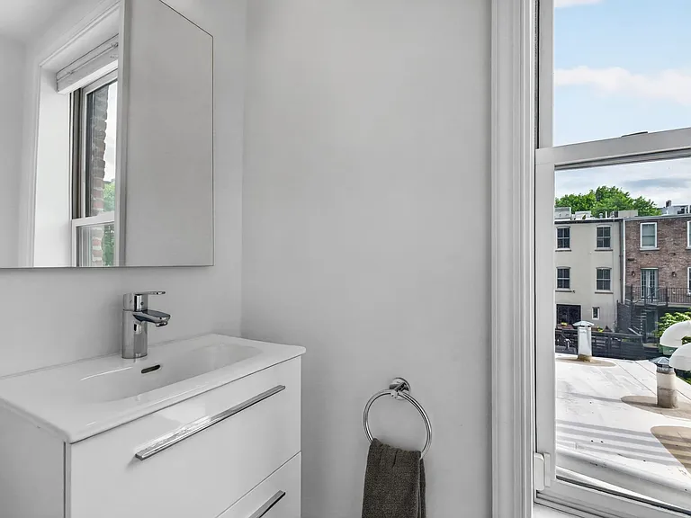 139 Grand St — Photo 26