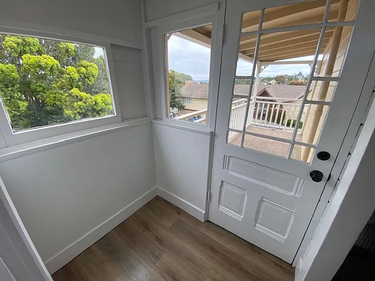 542 Pine Ave — Photo 23