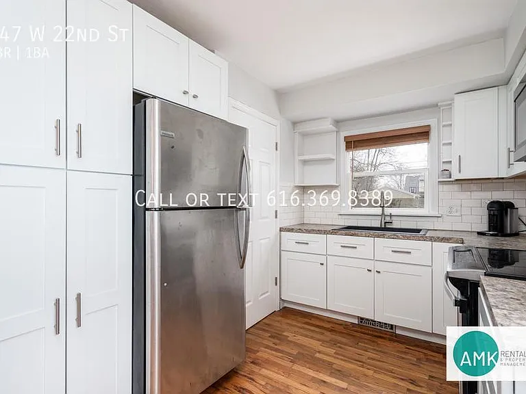 247 W 22nd St — Photo 16