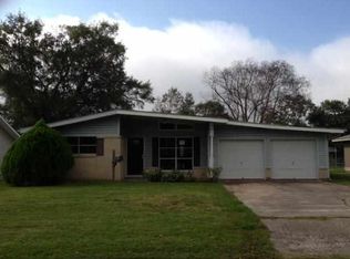 2721 Magnolia Ln, Groves, TX 77619