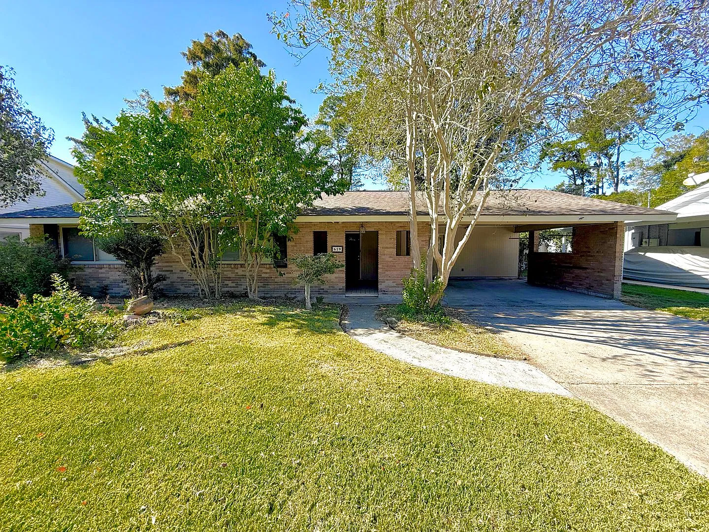 3 Bedroom House off Highland and Staring Lane — Photo 1