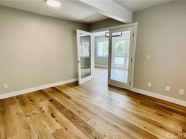 2183 Argyle Ave — Photo 10