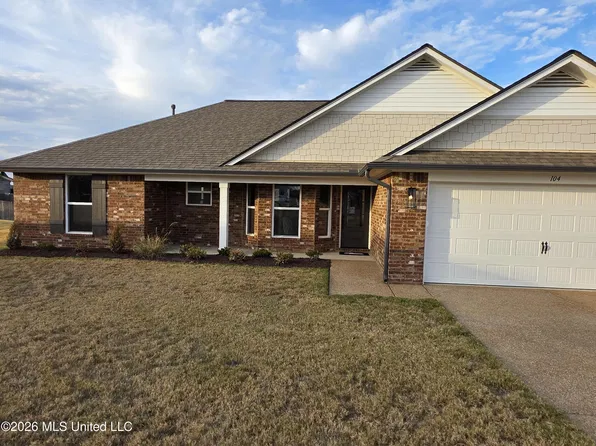 104 Red Bird Cv, Senatobia, MS 38668