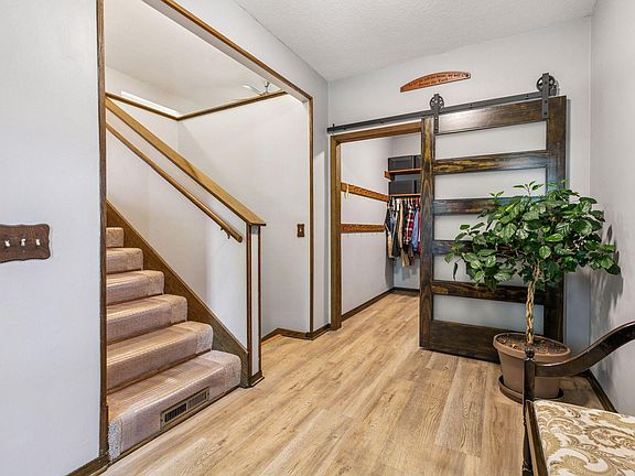 4th image of 928 Ivanhoe Dr