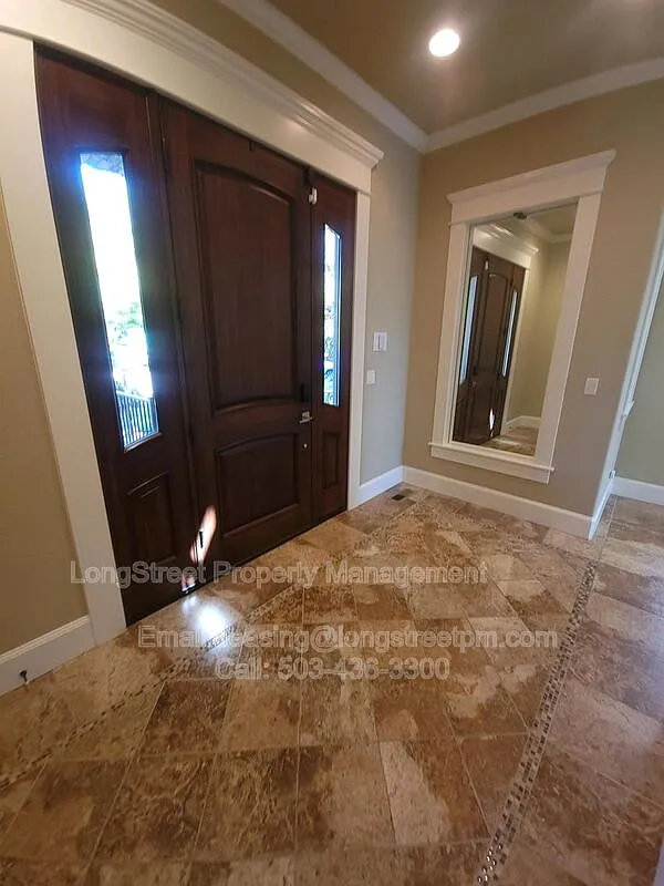 5 bed, 4.0 bath, 4049 sqft, $4,495 — Photo 3