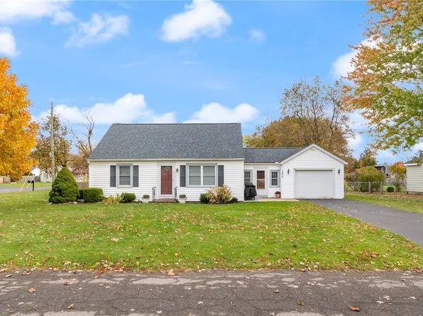 1404 Summit Dr, Newark, NY 14513