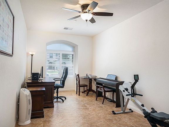 5th image of 2938 Wensley Ave