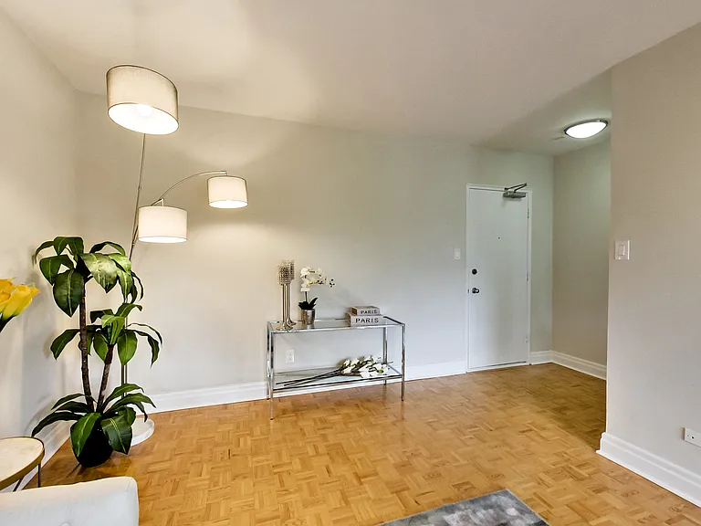 42 Glen Elm Ave #206 — Photo 59