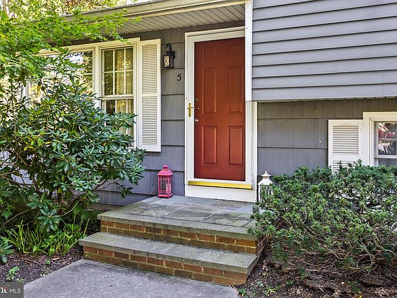 3rd image of 5 Ziff Ln