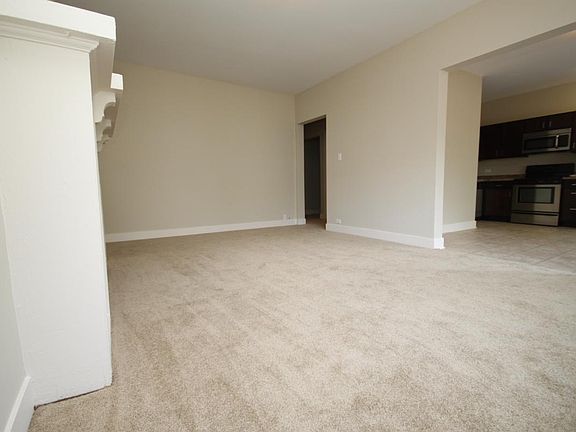 4th image of 805 W Cornelia Ave APT 3S