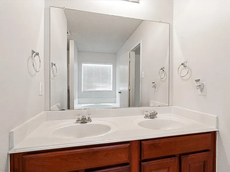9812 George Washington Dr — Photo 16