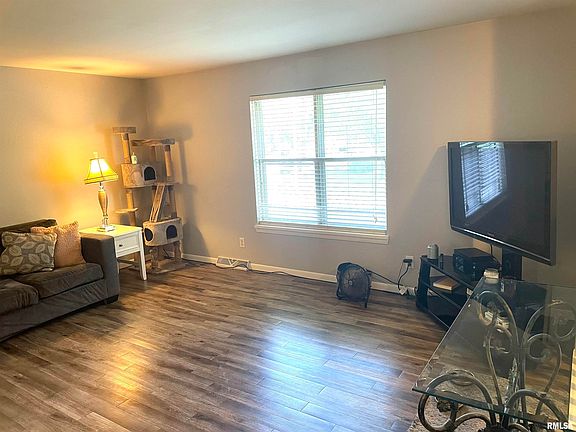 5th image of 631 Woodland Dr