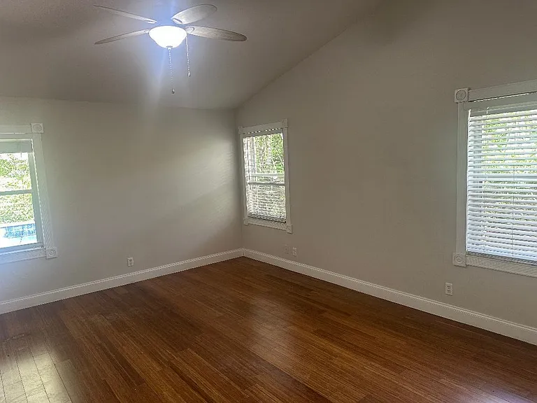 5503 NW 39th Ave — Photo 10