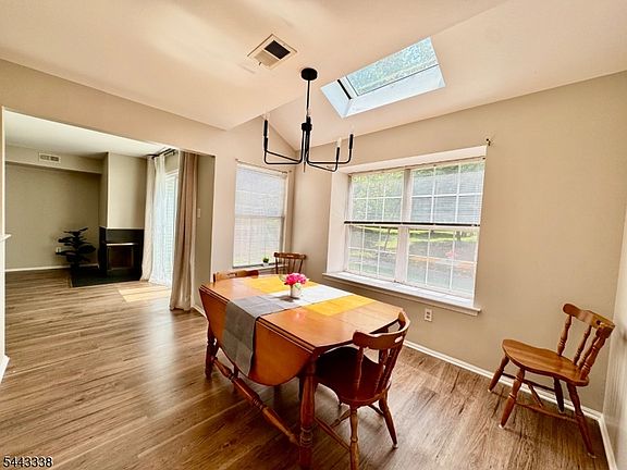 5th image of 74 Winchester Way