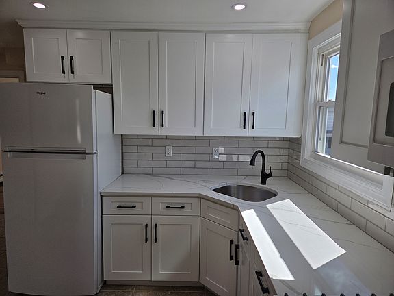 4th image of 14 Chestnut St Floor 2